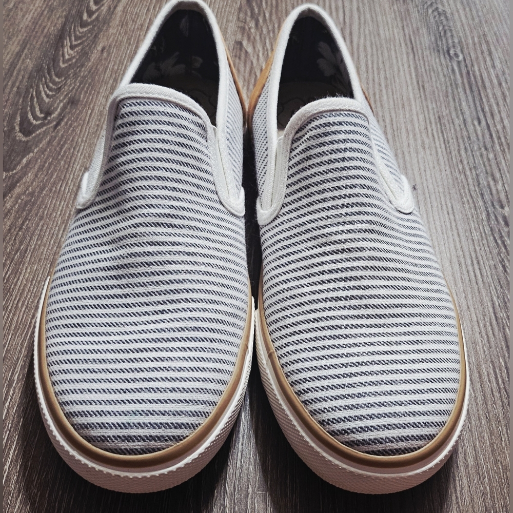 Womens Margaritaville slip on canvas blue strip loafers/Flatts size 9.5